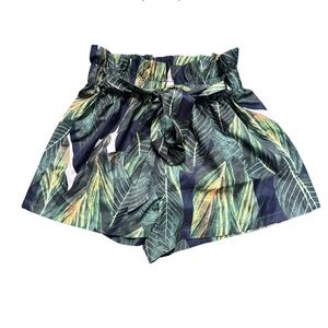 Women’s Elastic elastic tie waist tropical green shorts size S